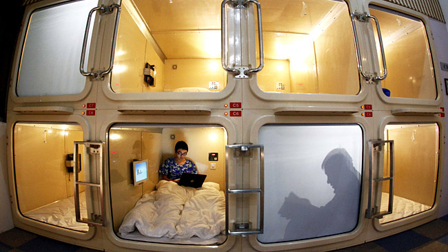 027006-capsule-hotel-china