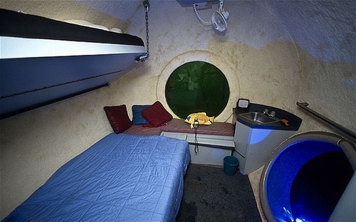 Jules-Undersea-Lodge-room