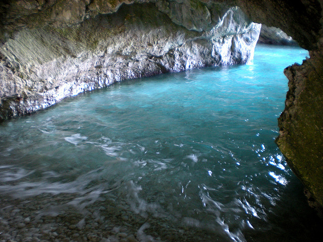 melissani cave