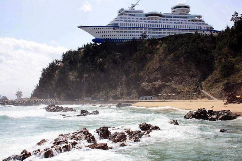Ship shaped Hotel in S. Korea (Sun Cruise in Jungdongjin) !!