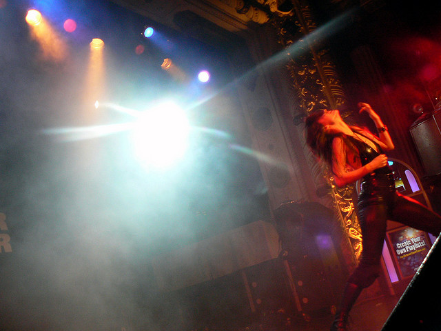 Air guitar - purple travel