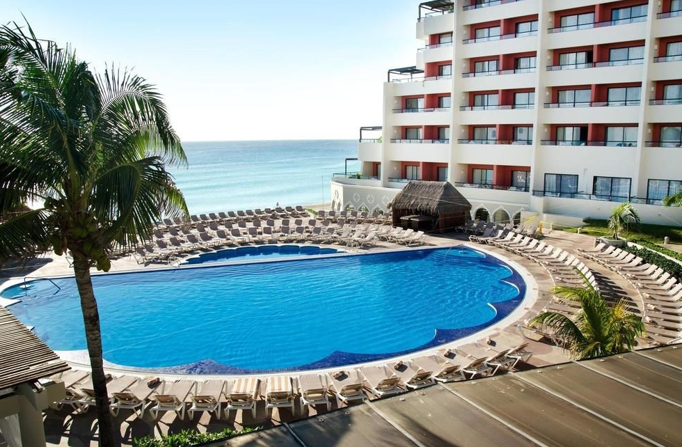 crown paradise club cancun sunwing